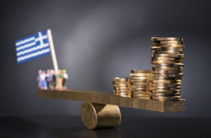 Καμπανάκι Τζεντιλόνι για ελληνικό χρέος: «Να είστε πολύ προσεκτικοί»